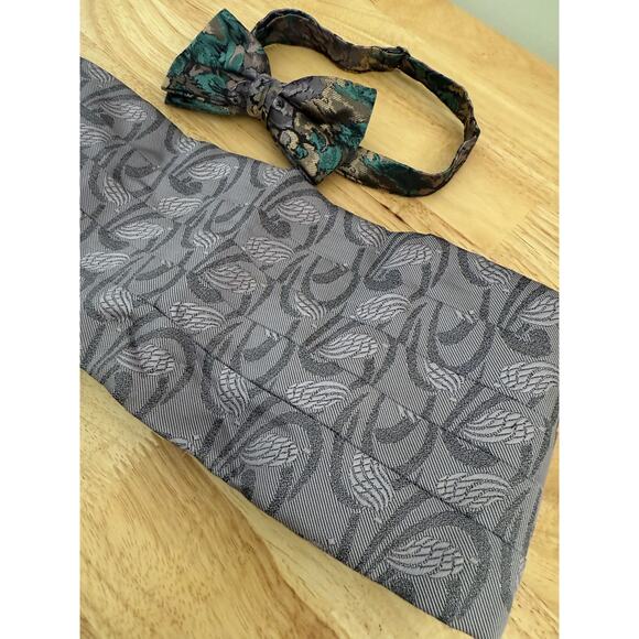 The Tie Rack Set of Matching Bow Tie & Cummerbund Silver Blue One Size JL - Picture 4 of 12